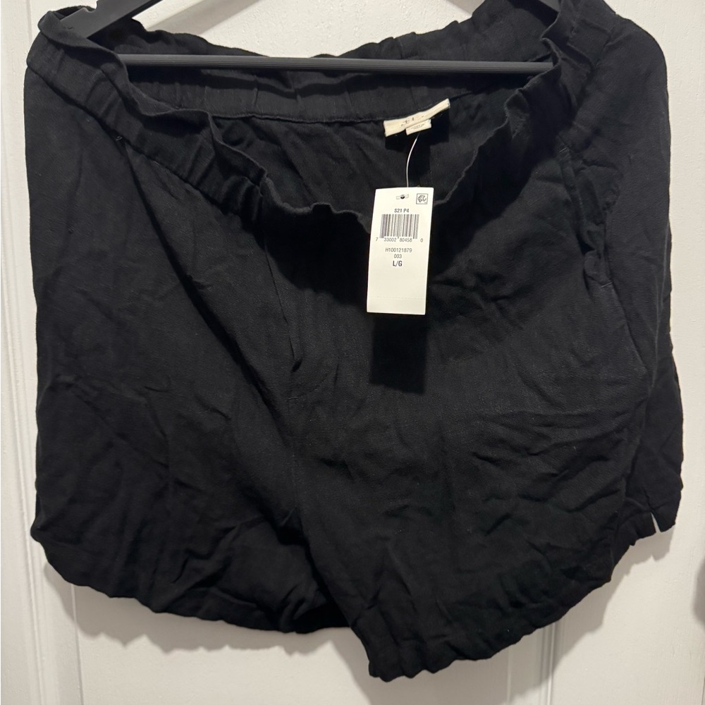 Crinkle black shorts **NWT**
